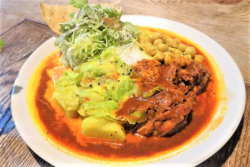 スサンタキッチン　カレー三種類盛り