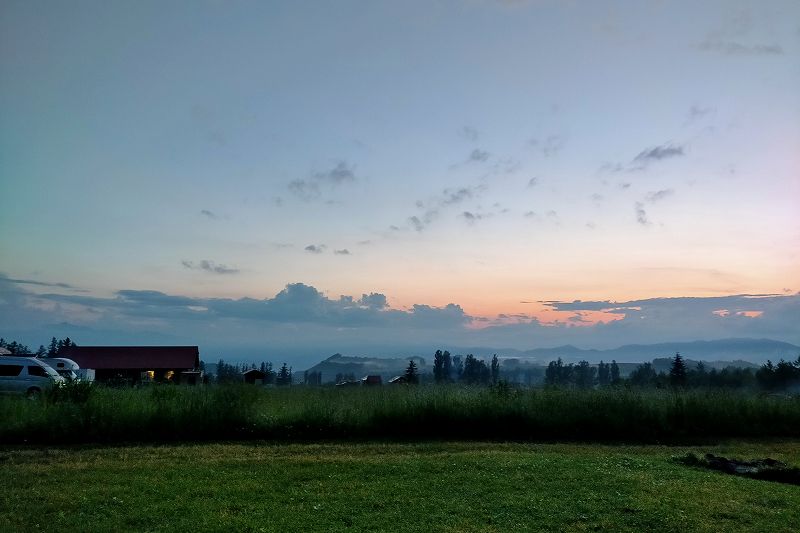 星に手のとどく丘キャンプ場の夕暮れ