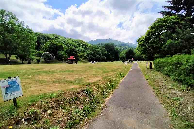 山部自然公園太陽の里キャンプ場のテントサイト