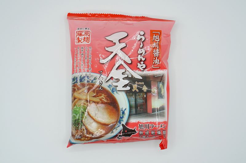 天金の袋ラーメンがテーブルに置かれている