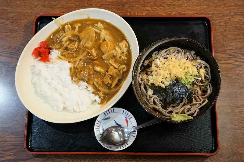 信濃路　もつカレーセット