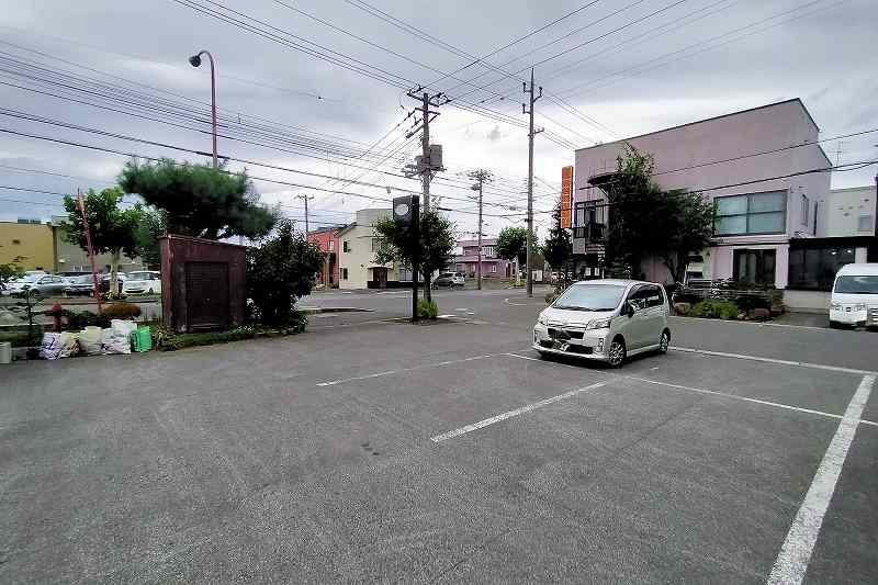 ピジョン館の駐車場