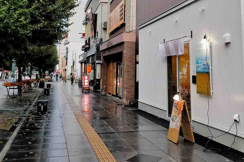 自由軒　店舗看板