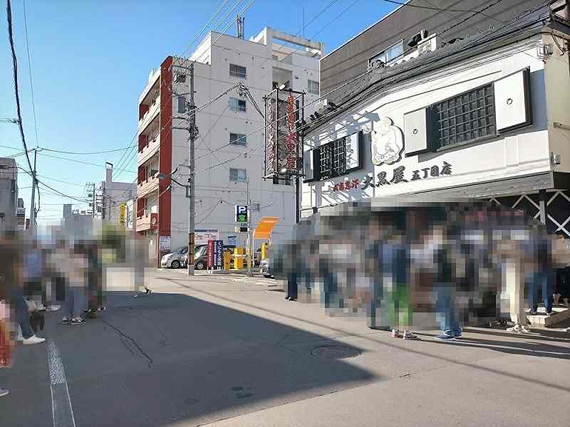 大黒屋　開店前の店前の様子