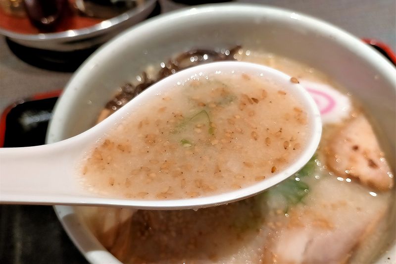 らーめん山頭火　豚骨白湯ラーメン