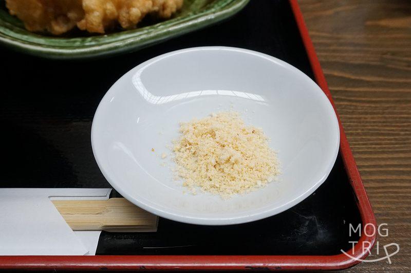 「鳥料理小野木」ごま塩