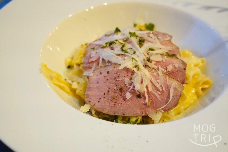 オステリアベーネの「滝川産 合鴨とゴルゴンゾーラチーズのクリームソースパスタ」