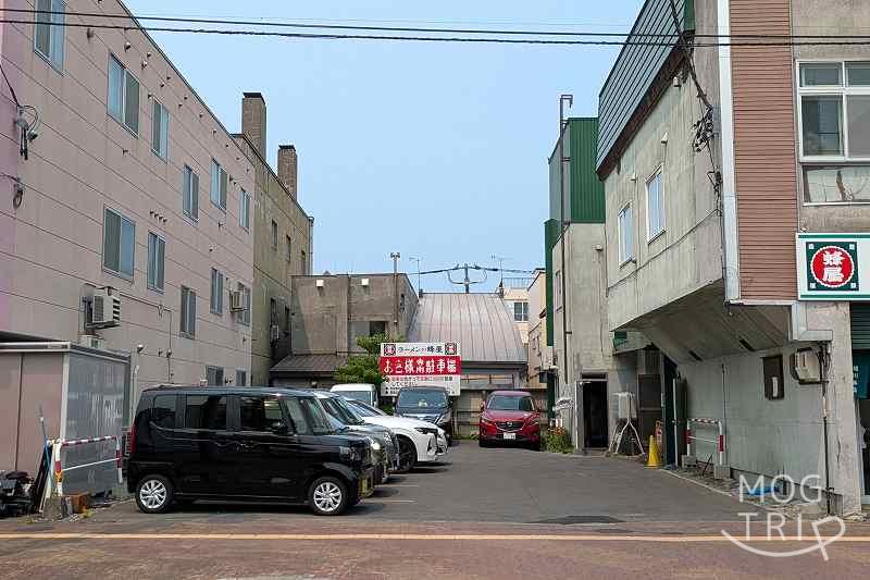 蜂屋本店の「駐車場外観」