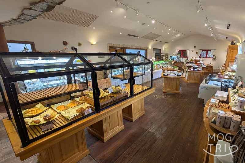 フェルムラテール美瑛の「店内の様子（入口側から）」