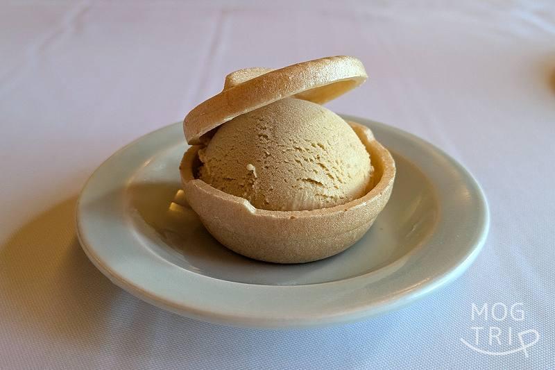 六花山荘の「キャラメルアイス最中」